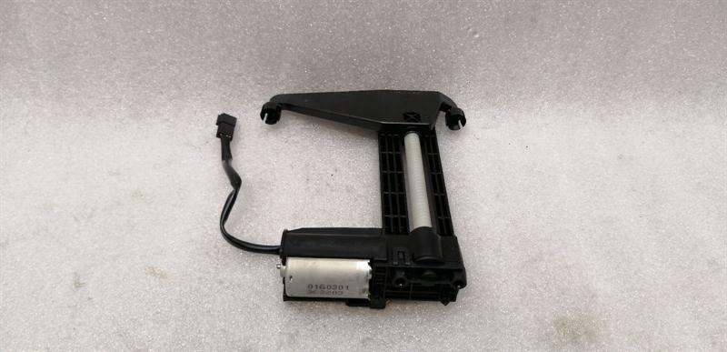 BMW 7 Series E65 headrest adjustment engine 7121096 adjustment servomotor headrest