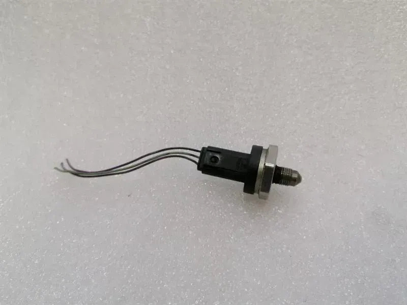 BMW 5 SERIES F90 G30 M5 SENSOR 7622231 FUEL PRESSURE