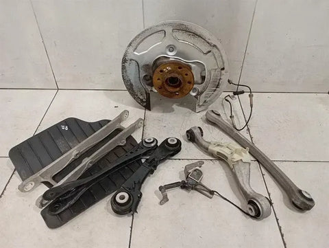 BMW 5 F90 G30 M5 Right Rear Hub 7857066 Wheel Bearing Housing Rear Right SET