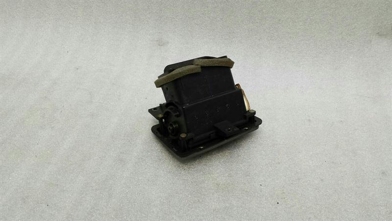 ASTON MARTIN VANTAGE V8 Air Vent 8D33-046B30-AB Vent Nozzle Vent RE