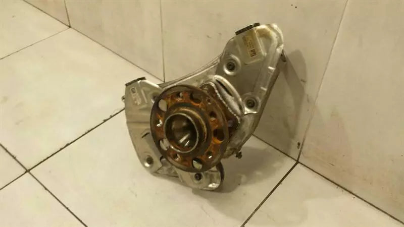 Mercedes GT C190 GTR Right Front Hub A1903309001 Wheel Bearing Housing Front Right