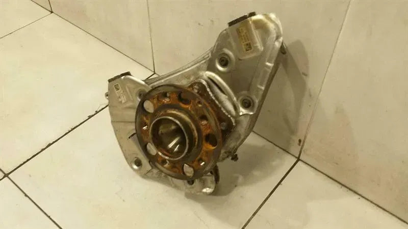 Mercedes GT C190 GTR Right Front Hub A1903309001 Wheel Bearing Housing Front Right