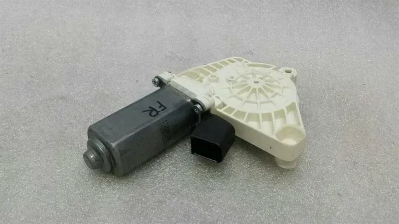 Mercedes C63 AMG W205 door window motor A0009066206 power window motor right
