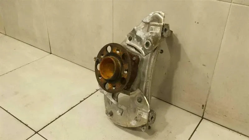 Mercedes GT C190 GTR AMG Left Front Hub A1903308901 Wheel Bearing Housing Front Left
