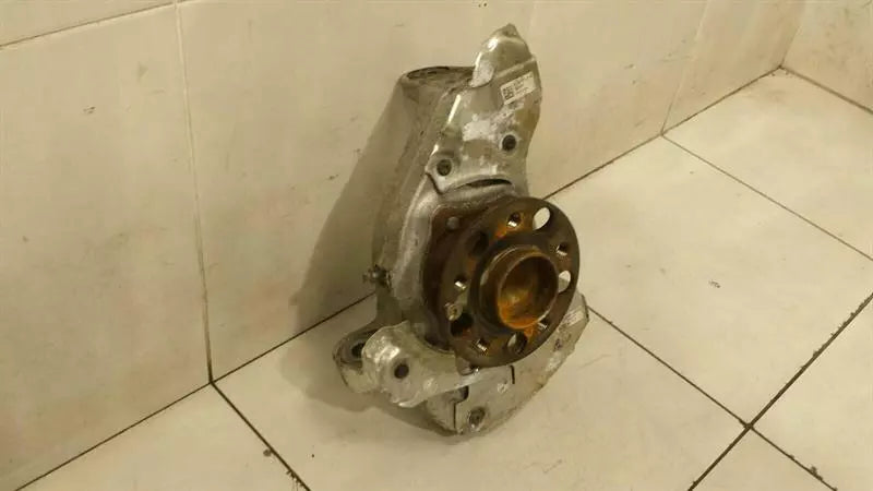 Mercedes GT C190 GTR AMG Left Front Hub A1903308901 Wheel Bearing Housing Front Left