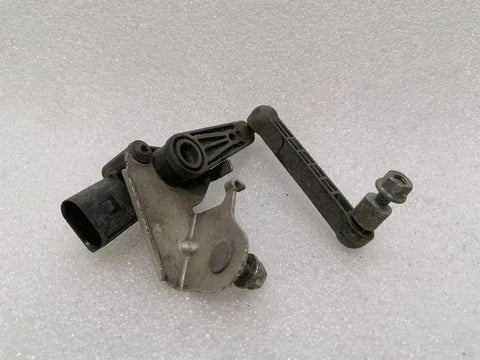 Tesla Model 3 Long Range Rear Left Level Sensor Sensor 1044971-00-C Rear Left
