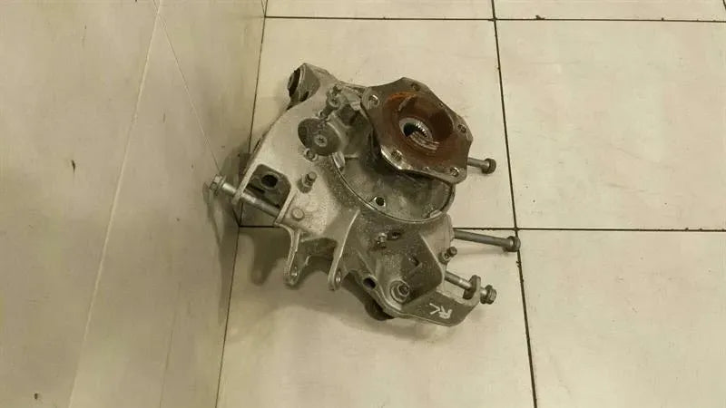 Porsche 911 991 Left Rear Hub 99133111133 Wheel Bearing Housing Rear Left PCCB T