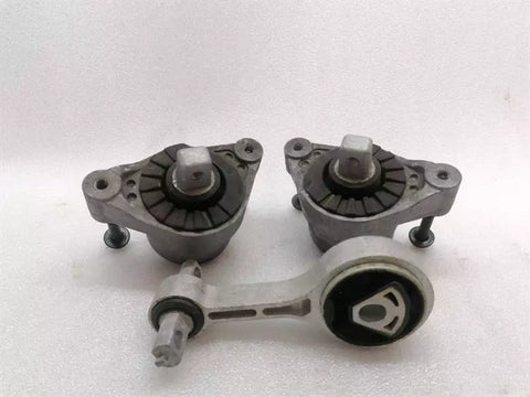 Maserati Ghibli M157 Engine Mount Set 670038978 Engine Holder Set