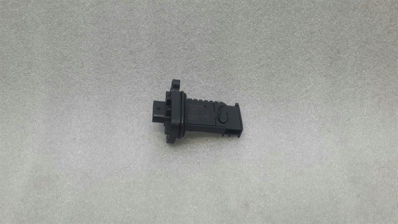 BMW 3 Series F30 F80 F20 F22 Air Flow Meter 7602038 Mass Air Flow Sensor
