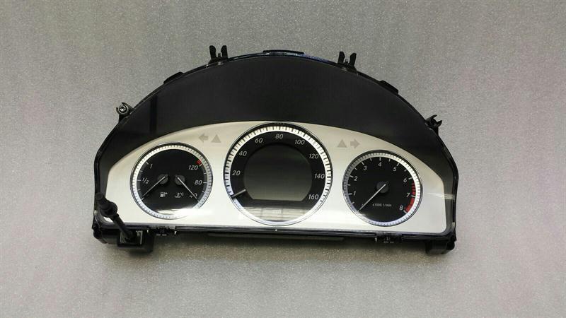 Mercedes GLK X204 Instrument Cluster A2049001605 Speedometer MPH