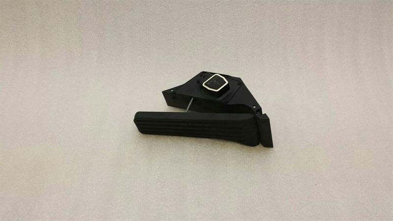 Mercedes GLK X204 Gas Pedal A2043001304 Accelerator Electrical