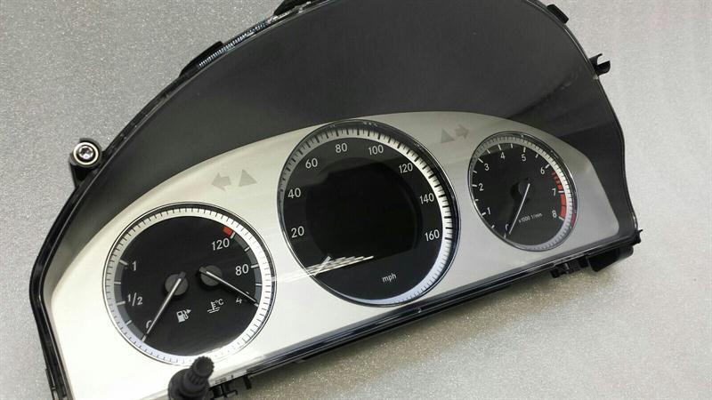 Mercedes GLK X204 Instrument Cluster A2049001605 Speedometer MPH