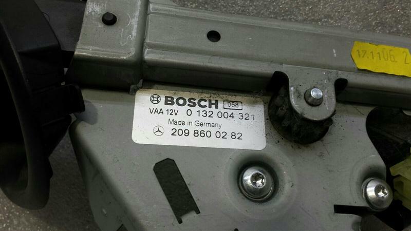 Mercedes CLK W209 Right Seatbelt Feeder A2098600282 Seat Belt Retainer Right