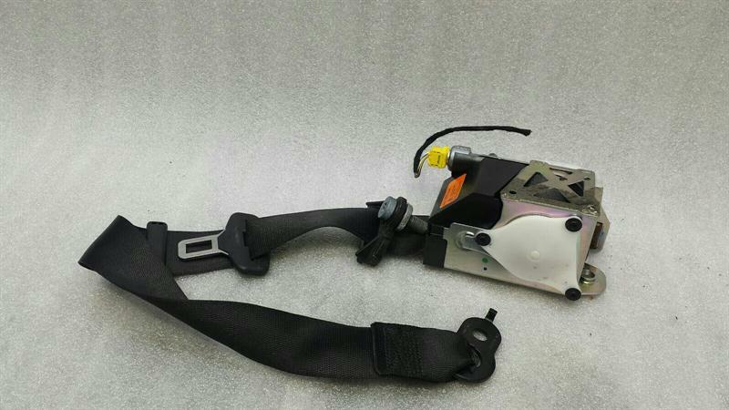 Mercedes SLK350 R171 front seat belt A1718600185 seat belt belt front left