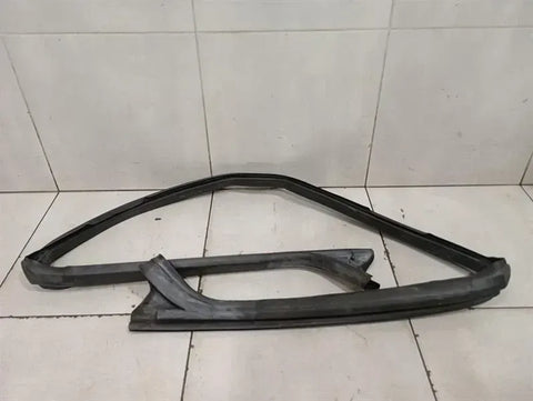 FERRARI 458 F142 SPIDER WINDSCREEN PERIMETER SEAL 82200900 WINDSHIELD