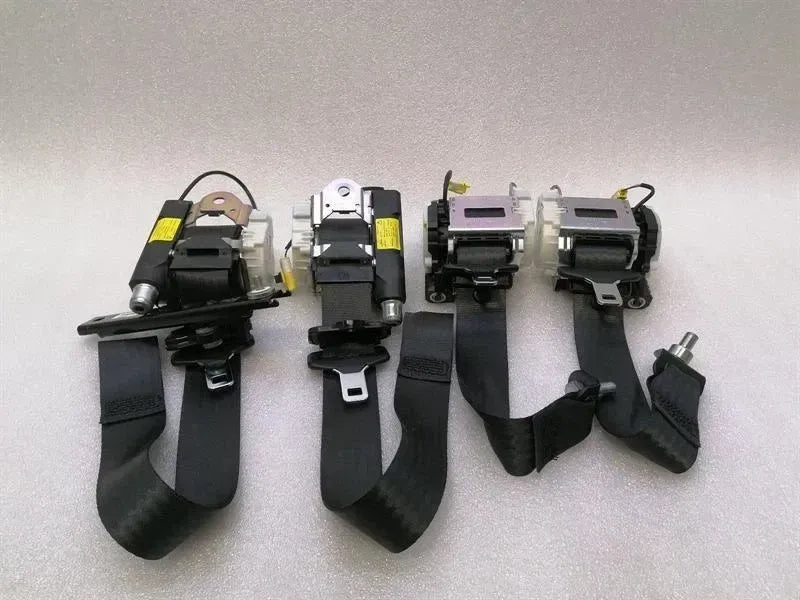 Maserati Granturismo M145 seat belt set 800865900 set of 4 seat belt set