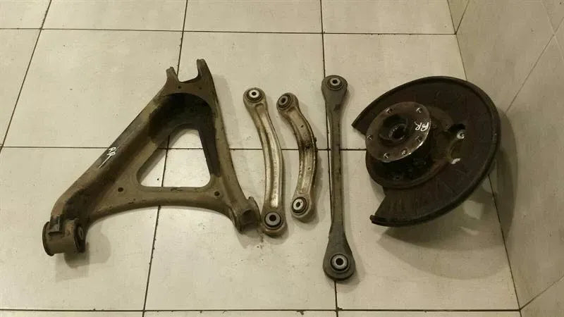 Porsche Cayenne 958 right rear hub 95833161201 wheel bearing housing rear right
