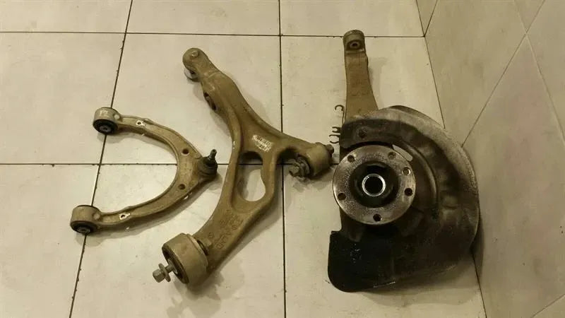 Porsche Cayenne 958 Left Front Hub 7P0407245A Wheel Bearing Housing Front Left