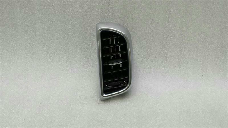 Porsche Cayenne 958 Rear Right Air Vent 7P5819204B Ventilation Nozzle Vent