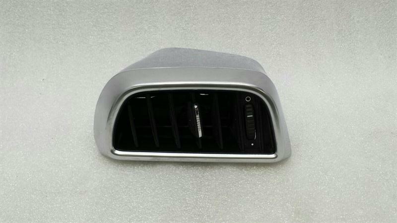 Porsche Cayenne 958 Rear Right Air Vent 7P5819204B Ventilation Nozzle Vent
