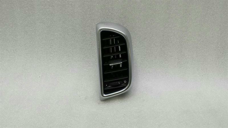 Porsche Cayenne 958 Rear Right Air Vent 7P5819204B Ventilation Nozzle Vent