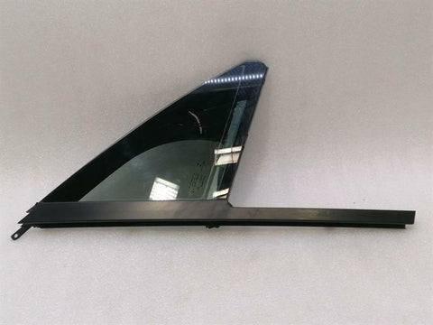 Porsche Macan 95B Right Front 1/4 Glass 95B845114 Door Panel 1/4 Front Right