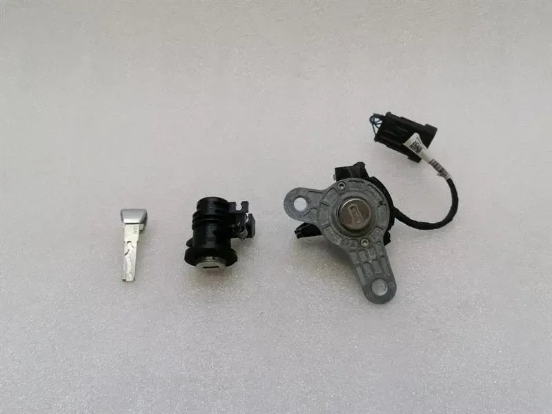 Ferrari Portofino F164 door lock 780879 RHD SET door lock