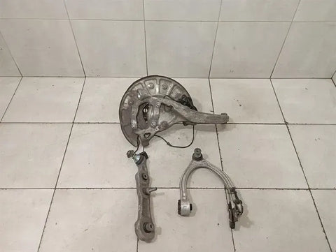 Mercedes C Class W205 Right Front Hub A2053300004 Wheel Bearing Housing Front Right