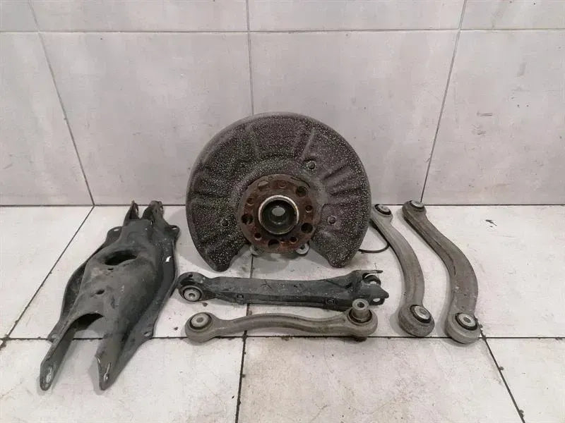 Mercedes C63 AMG W205 Right Rear Hub A2053509813 Wheel Bearing Housing Rear Right