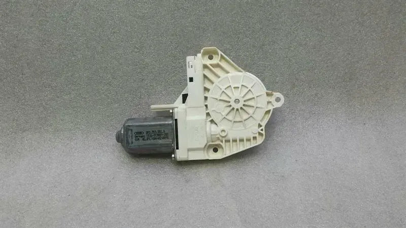 Audi RS6 4G FRH door window motor 8K0959802B power window motor front right