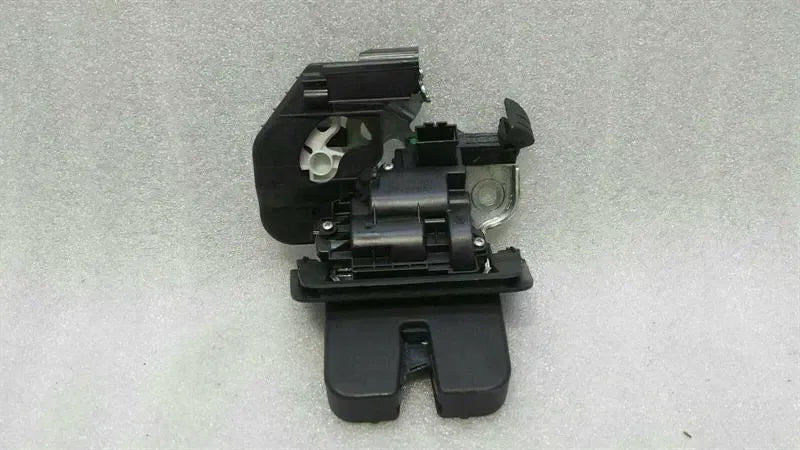 Audi RS6 4G boot lock 8R0827505A tailgate lock