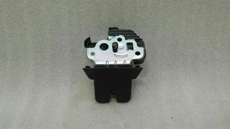 Audi RS6 4G boot lock 8R0827505A tailgate lock