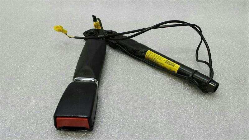 Mercedes W221 FRH Seatbelt Tensioner A2218601469 Seat Belt Tensioner Front Right