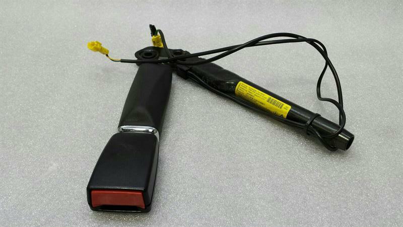 Mercedes W221 FRH Seatbelt Tensioner A2218601469 Seat Belt Tensioner Front Right