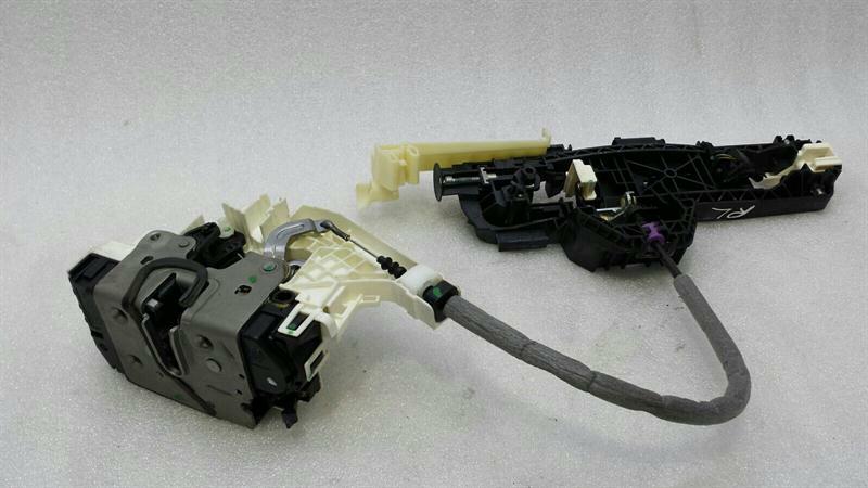 Mercedes CLS W218 rear le door lock A2047302935 door lock rear left