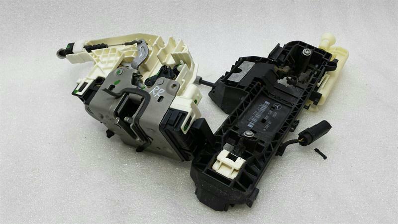 Mercedes CLS W218 RRH door lock A2047303035 door lock rear right