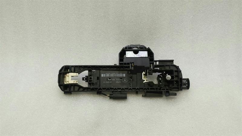 Mercedes CLS W218 door inner handle A2047602434 interior door handle front right