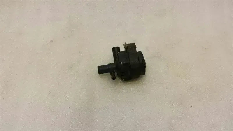Mercedes CLS W218 additional cooling pump A2118350028 coolant pump pump M278