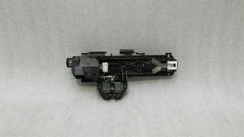 Mercedes CLS W218 door handle carrier front A2047602334 FLH door handle carrier