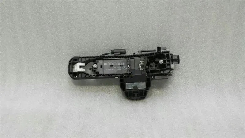 Mercedes CLS W218 door handle carrier front A2047602334 FLH door handle carrier
