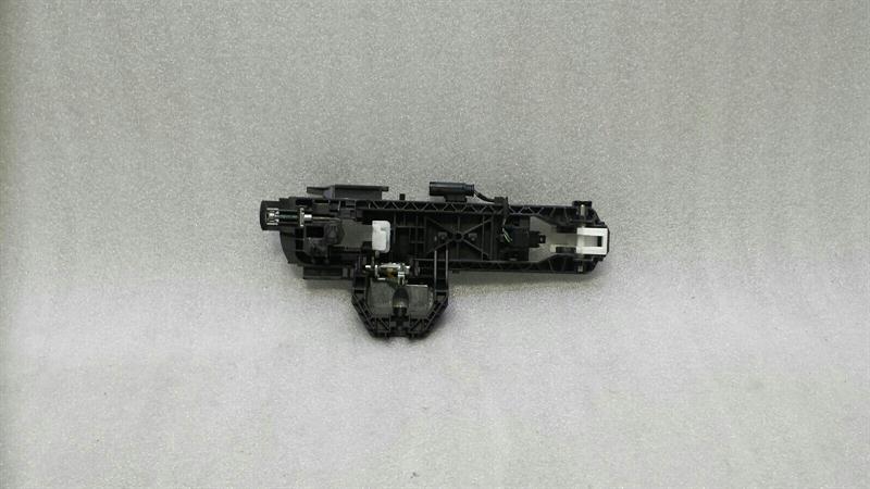 Mercedes CLS W218 rear left handle carrier A2047602534 door handle carrier rear Li