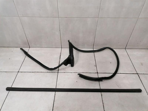 ASTON MARTIN VANTAGE V8 Door Seal KY63-C20708-A Door Seals RIGHT 2019 AM6