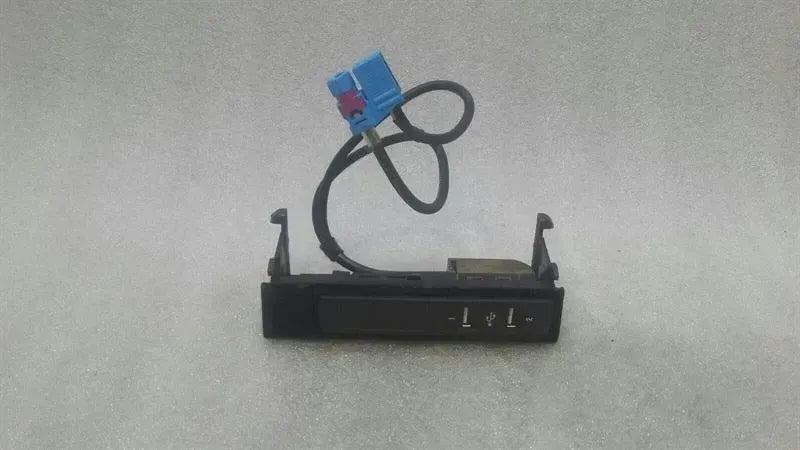 Mercedes S-Class W222 USB Input A2228200915 USB Female S Coupe W217