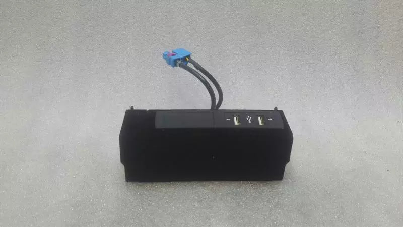 Mercedes S-Class W222 USB Input A2228200915 USB Female S Coupe W217