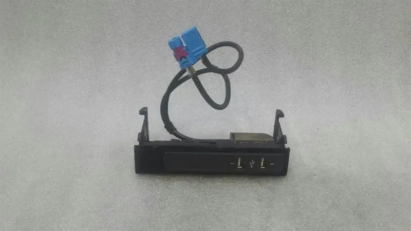 Mercedes S-Class W222 USB Input A2228200915 USB Female S Coupe W217