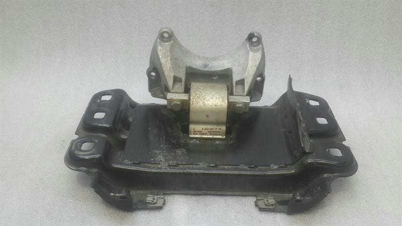 Mercedes S-Class W222 Gearbox Mount A2222402802 Gearbox Mount