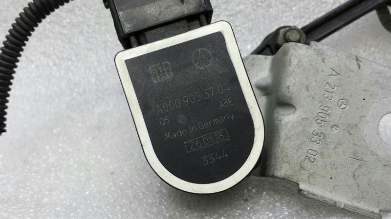 Mercedes E Class W238 Headlight Level Sensor A0009053704 Level Sensor