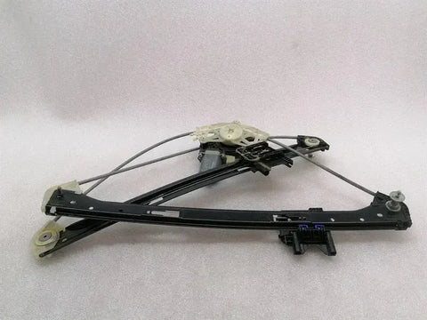 Porsche Macan 95B Right Front Door Winder 95B837462 Front Right Window