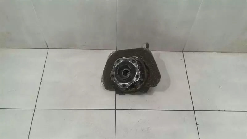 Porsche 911 996 Left Rear Hub 99633111106 Wheel Bearing Housing Rear Left