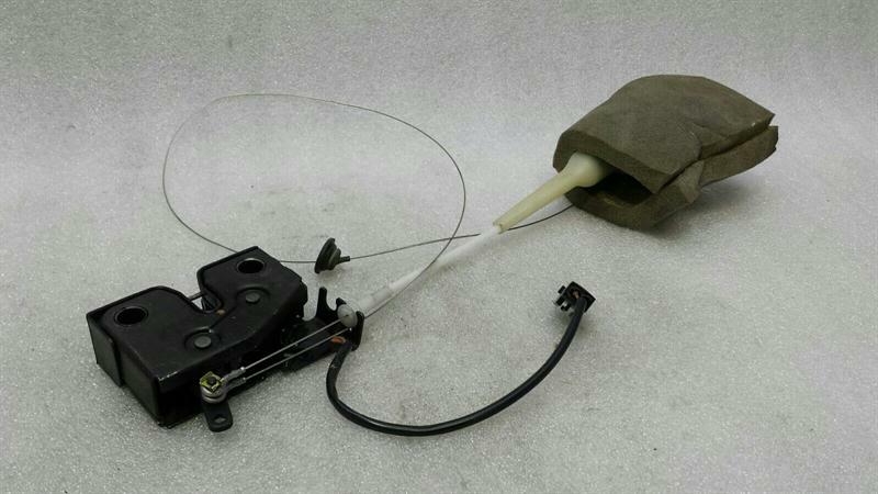 Porsche Cayman 987 boot lock 98751205300 tailgate lock complete.
